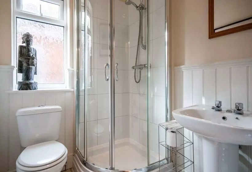 Majatalo Arlana Guest House