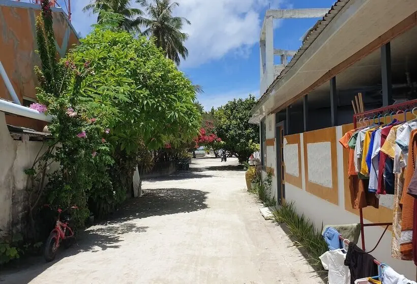 پانسیون Beach Heaven Maldives   Golden Turtle Guest House
