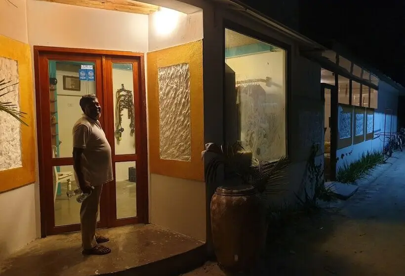 پانسیون Beach Heaven Maldives   Golden Turtle Guest House