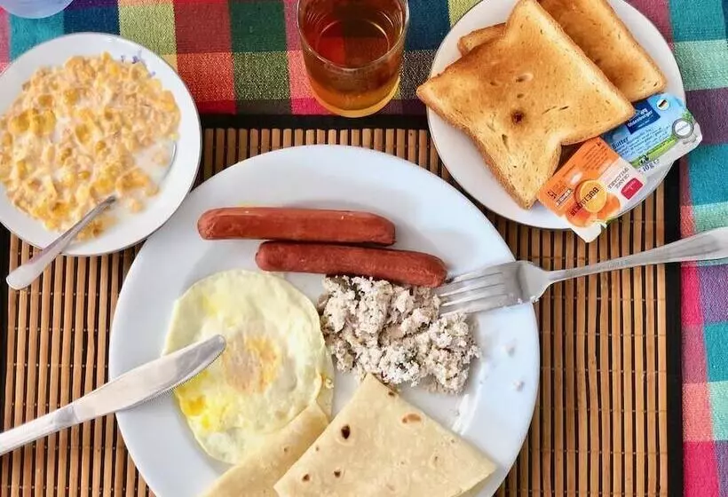 ペンション Beach Heaven Maldives   Golden Turtle Guest House