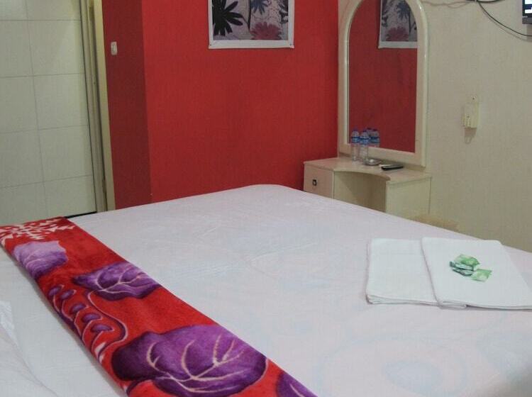 Пансион Ria Hotel Jember