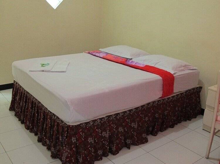 Пансион Ria Hotel Jember