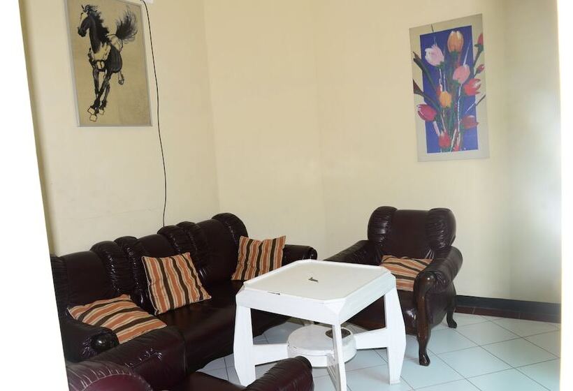 Пансион Ria Hotel Jember