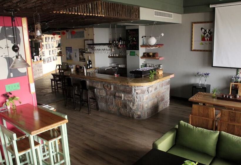 Red Flag Canal Intl Youth Hostel