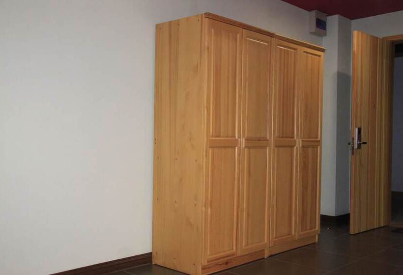 Red Flag Canal Intl Youth Hostel