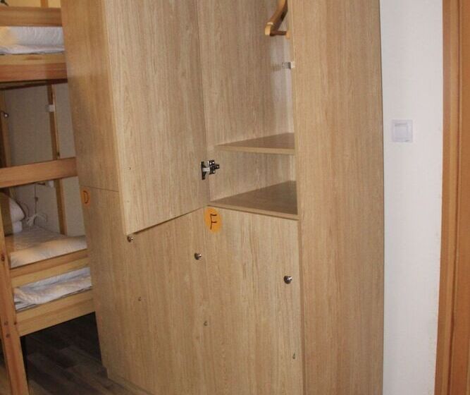 Red Flag Canal Intl Youth Hostel