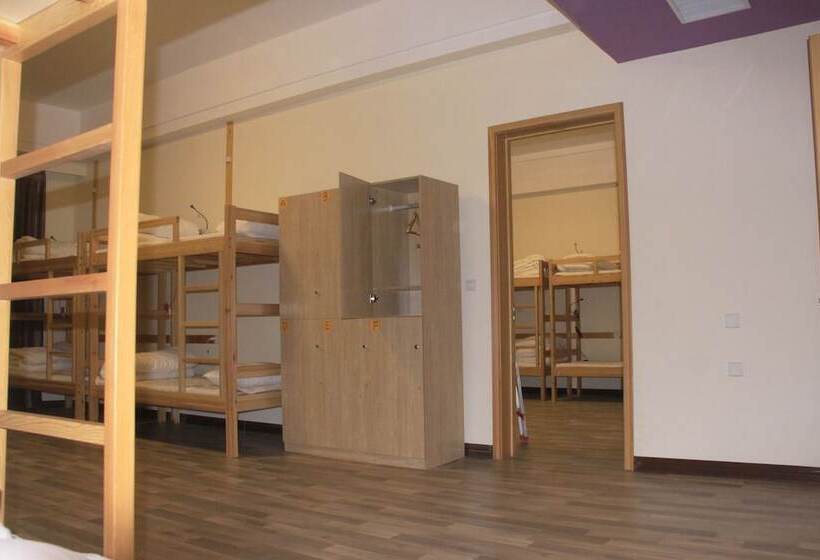 Red Flag Canal Intl Youth Hostel