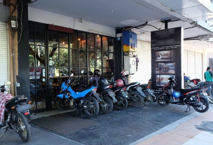 Zen Hostel Gubeng Station