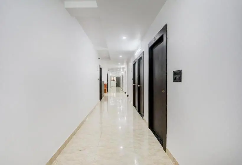 ホテル O Swarun And Banquet Hall