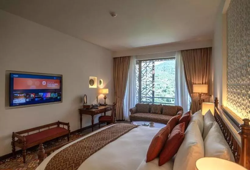 هتل Hunza Serena