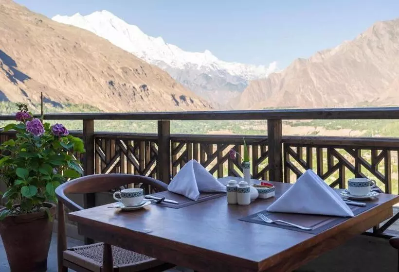 هتل Hunza Serena