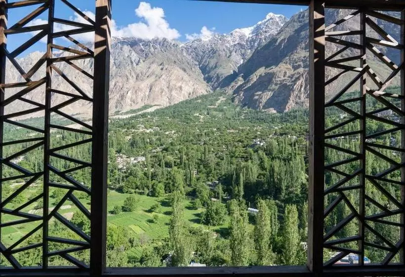 هتل Hunza Serena