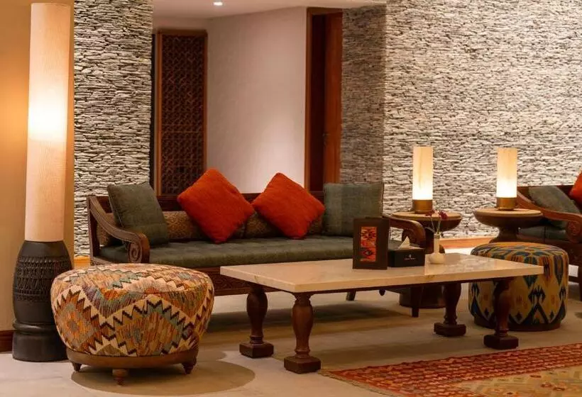 هتل Hunza Serena