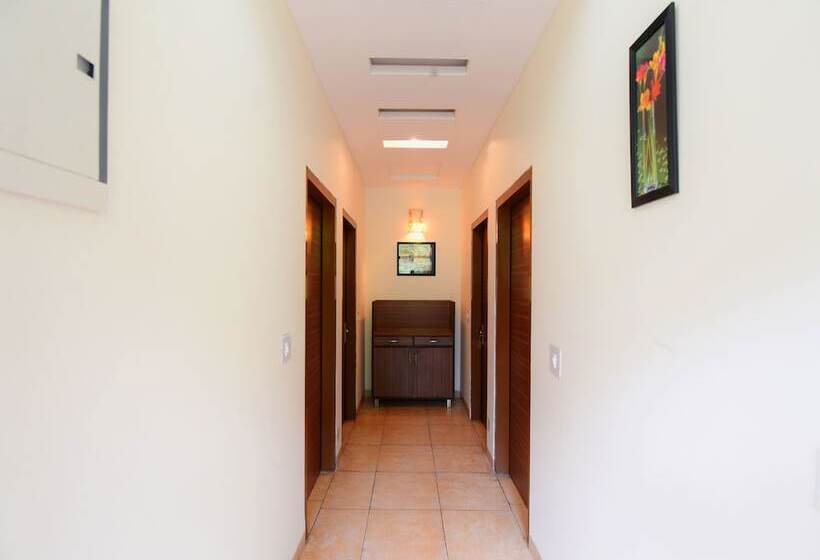 בית מלון כפרי Oyo 17097 Kenwood Resort