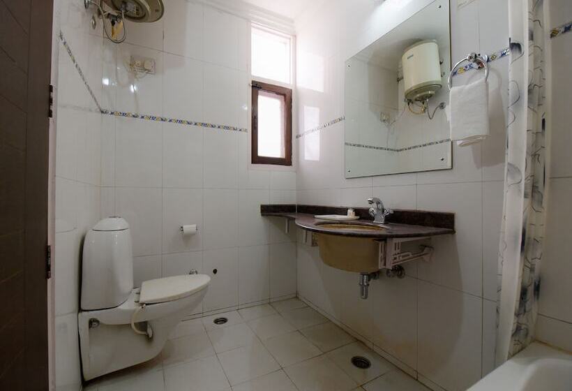 בית מלון כפרי Oyo 17097 Kenwood Resort