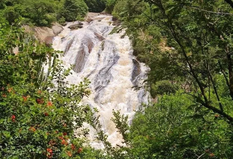 هتل Phophonyane Falls Ecolodge