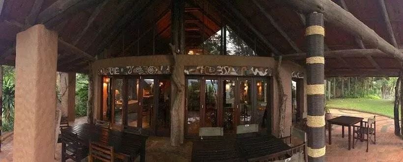 هتل Phophonyane Falls Ecolodge