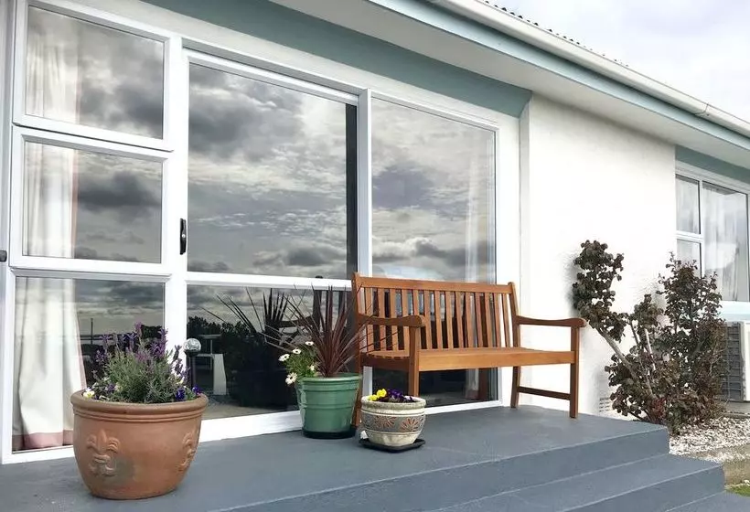 Majatalo Bluff Port Vista