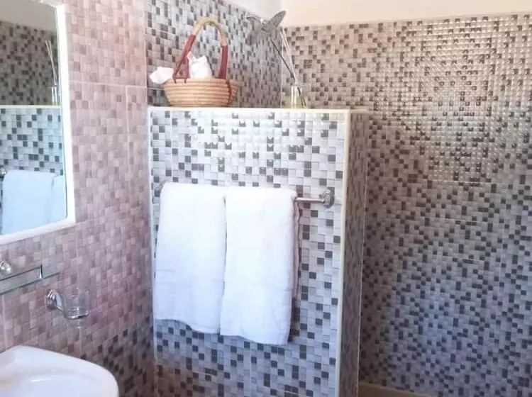 پانسیون Secrets Guest House Entebbe