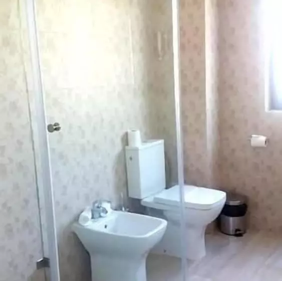 Hotelli Pensiunea Sarea N Bucate