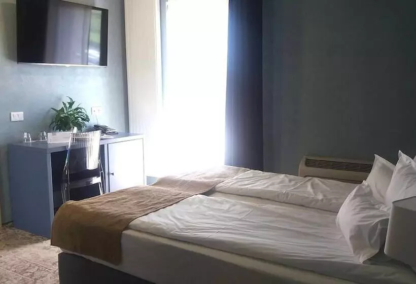 Hotelli Pensiunea Sarea N Bucate