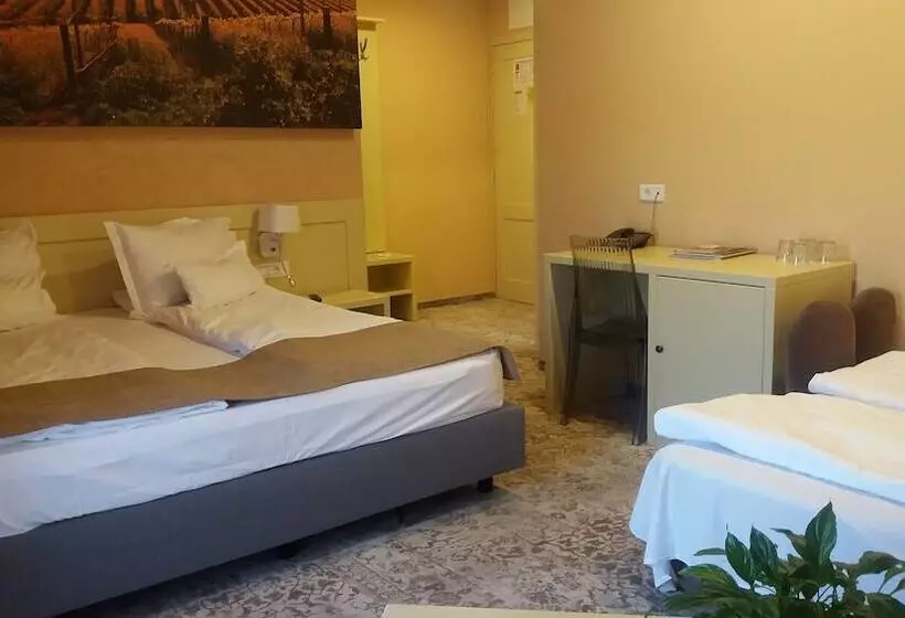 Hotelli Pensiunea Sarea N Bucate