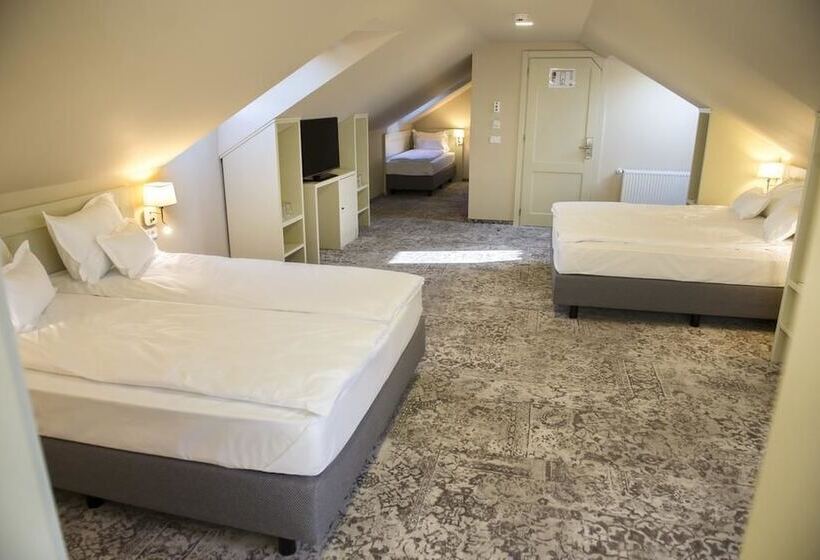 هتل Pensiunea Sarea N Bucate