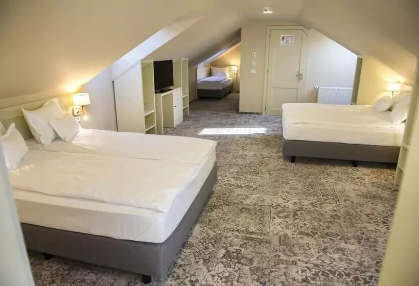 Hotelli Pensiunea Sarea N Bucate