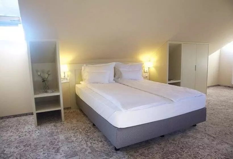 Hotelli Pensiunea Sarea N Bucate