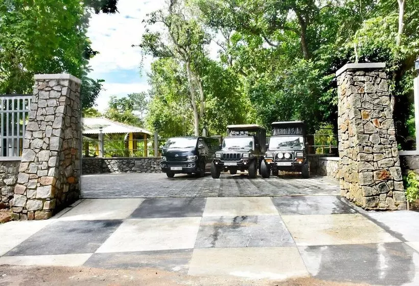 هتل Safari Queens Resort