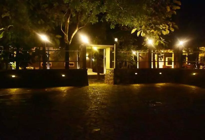 هتل Safari Queens Resort