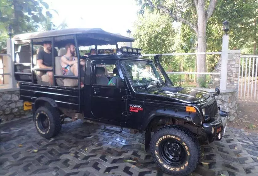هتل Safari Queens Resort