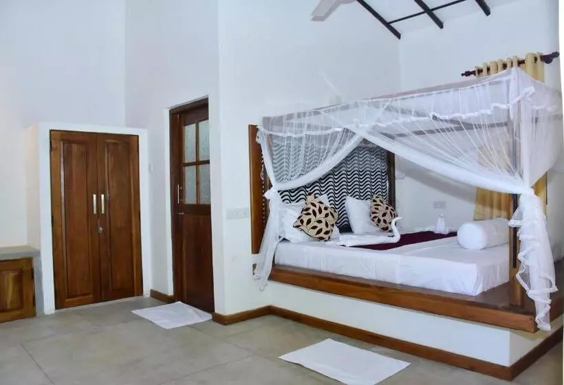 هتل Safari Queens Resort