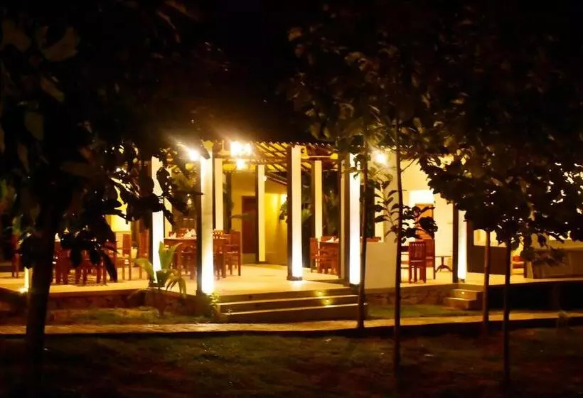 هتل Safari Queens Resort