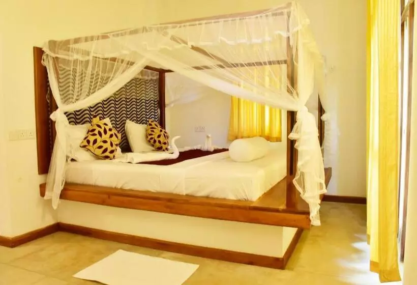 هتل Safari Queens Resort