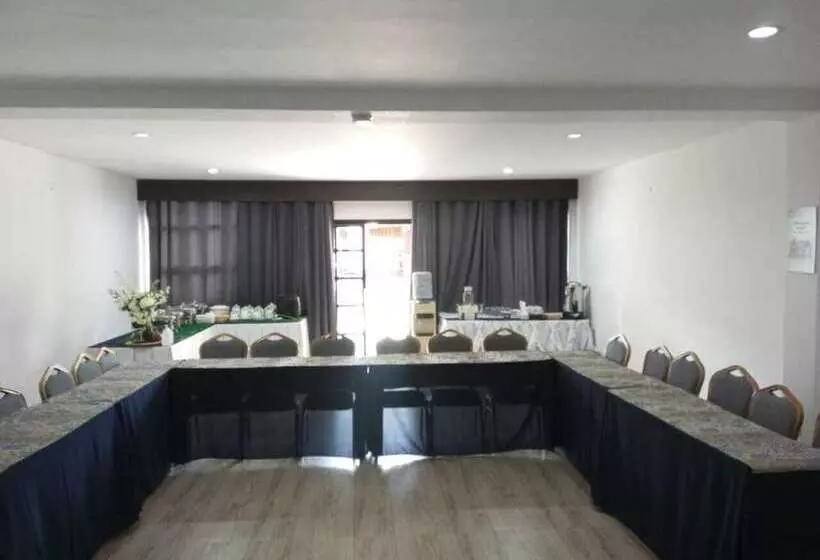 ホテル Whitewoods Convention & Leisure