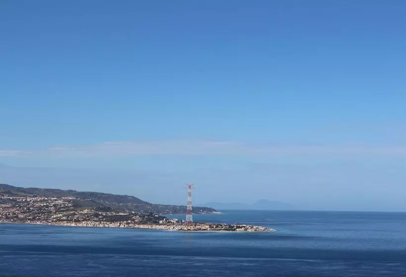 Retkeilymaja Miramare Scilla Gyh Luxury