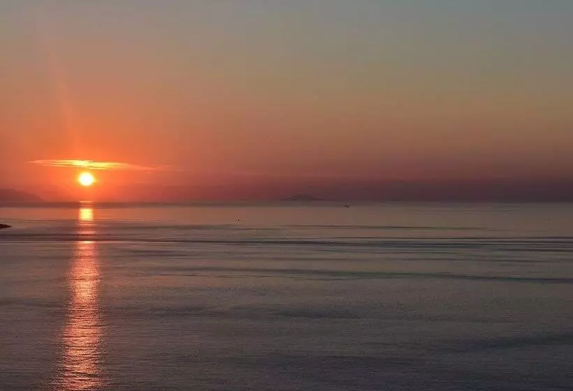 Retkeilymaja Miramare Scilla Gyh Luxury