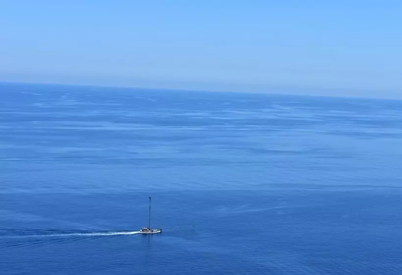 Retkeilymaja Miramare Scilla Gyh Luxury