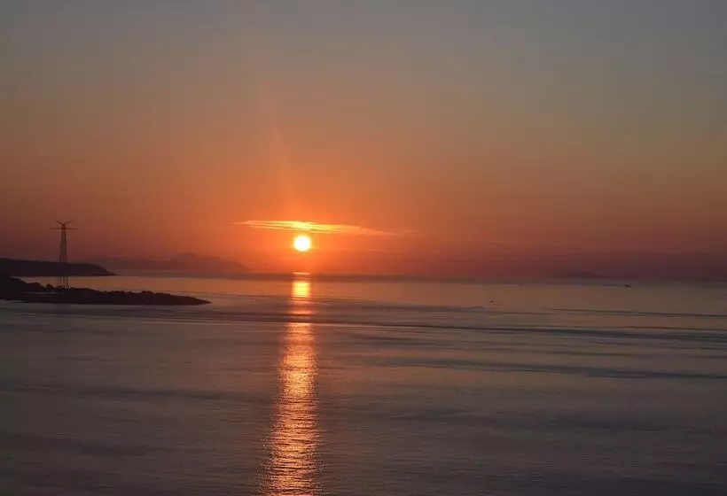 Retkeilymaja Miramare Scilla Gyh Luxury