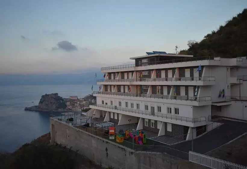 Retkeilymaja Miramare Scilla Gyh Luxury