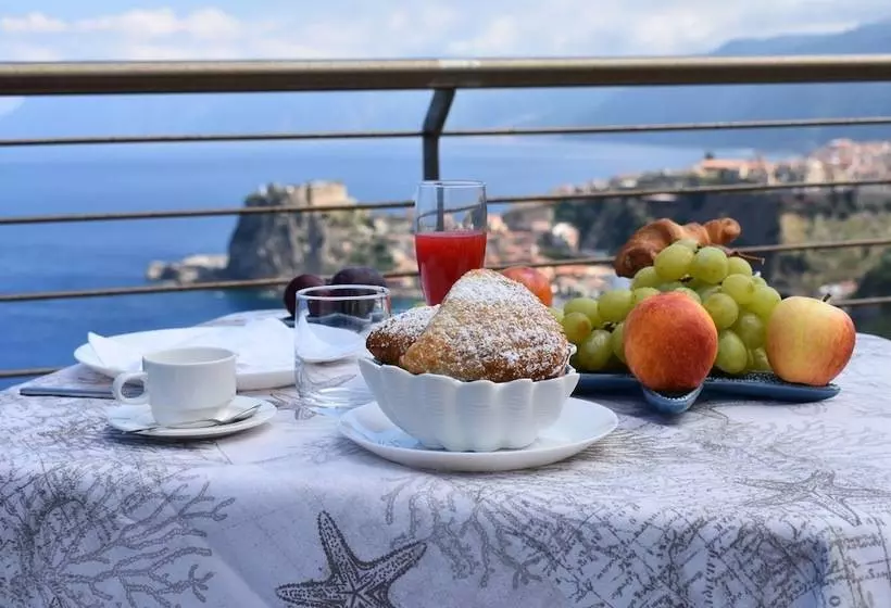 Retkeilymaja Miramare Scilla Gyh Luxury