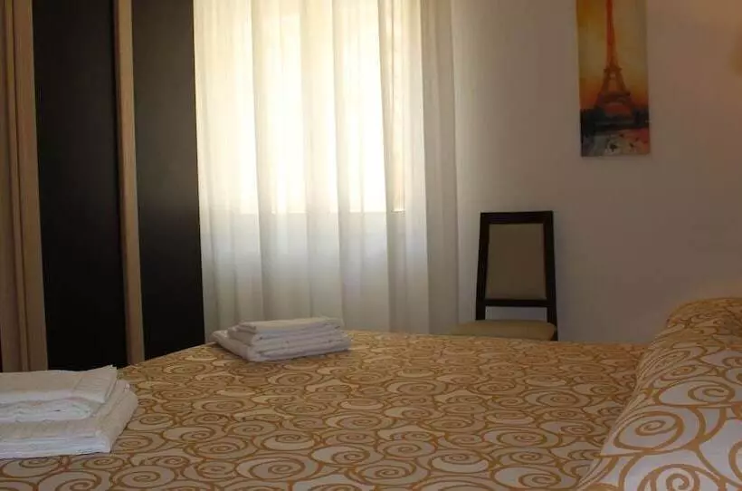 Retkeilymaja Miramare Scilla Gyh Luxury