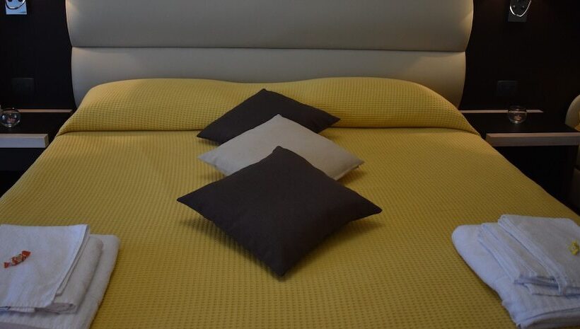 הוסטל Miramare Scilla Gyh Luxury