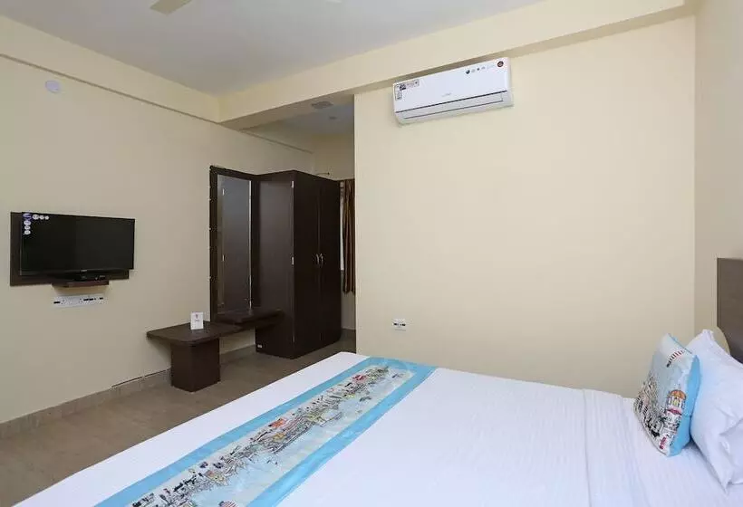 Oyo 11343 Hotel Sai International