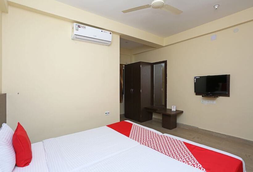 Oyo 11343 Hotel Sai International