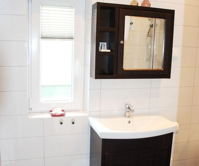 פנסיון 7th Room Guest House