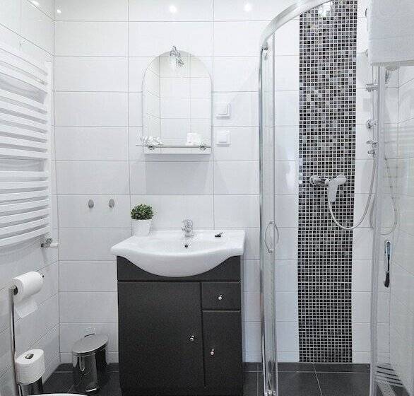 פנסיון 7th Room Guest House