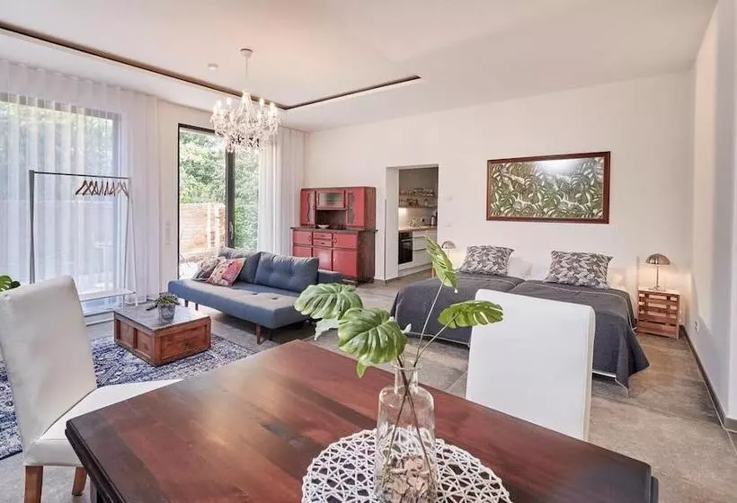 Majatalo Bei Meyers Schlafen & Feiern