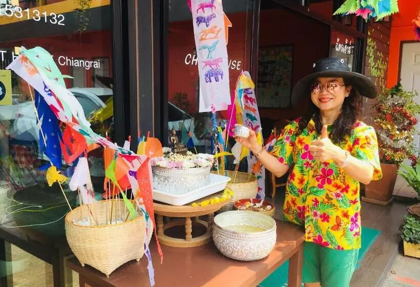 ペンション Chat House Soi 18 Mithuna Chiangrai